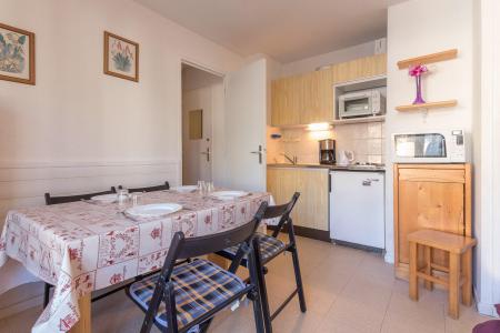 Rent in ski resort 2 room apartment sleeping corner 4 people (BOUQ03) - Résidence Central Station - Montgenèvre - Living room