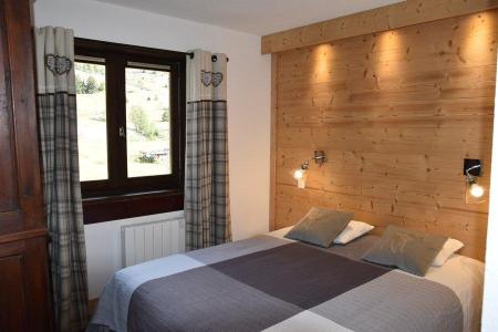 Rent in ski resort 2 room apartment 8 people (B374) - Résidence la Chamoisière - Montgenèvre - Bedroom