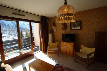 Rent in ski resort Studio sleeping corner 4 people (MORRA) - Résidence la Durance - Montgenèvre - Living room