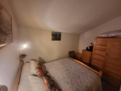 Rent in ski resort 4 room mezzanine apartment 6 people (A43) - Résidence la Ferme d'Augustin - Montgenèvre - Bedroom