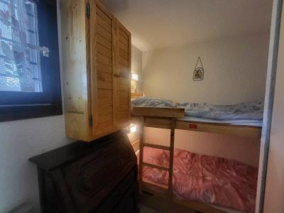 Rent in ski resort 4 room mezzanine apartment 6 people (A43) - Résidence la Ferme d'Augustin - Montgenèvre - Bedroom