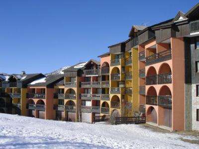 Rent in ski resort 3 room duplex apartment 6 people (B40) - Résidence la Ferme d'Augustin - Montgenèvre - Winter outside