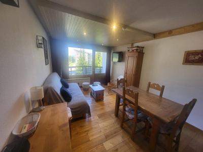 Rent in ski resort 2 room apartment sleeping corner 6 people (La hutzler) - Résidence la Loubatière - Montgenèvre - Living room