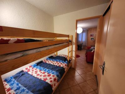 Rent in ski resort 2 room apartment sleeping corner 6 people (Labbe) - Résidence la Loubatière - Montgenèvre - Sleeping area