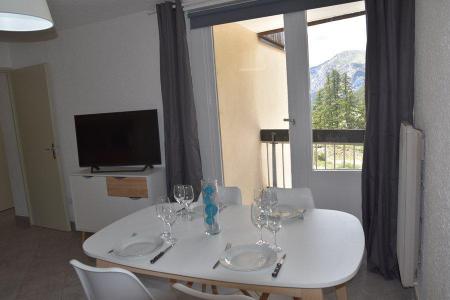 Rent in ski resort 2 room apartment 6 people (328) - Résidence les Chalmettes - Montgenèvre - Table