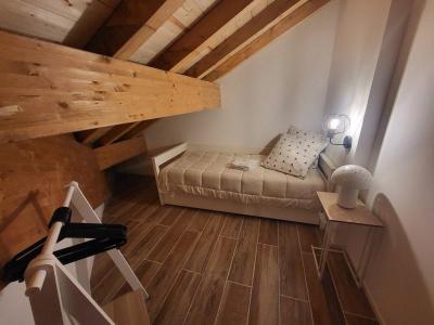 Rent in ski resort 3 room apartment 6 people (203) - Voie Lactee - Montgenèvre - Bedroom under mansard