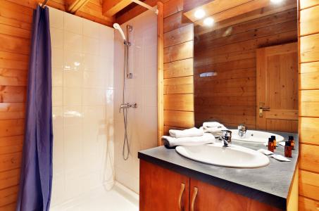 Alquiler al esquí Les Chalets du Bois de Champelle - Morillon - Cuarto de baño con ducha