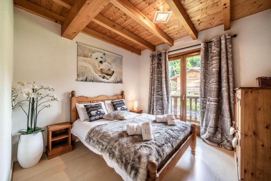 Rent in ski resort 10 room triplex chalet 17 people - Chalet Beauséjour - Morzine - Bedroom