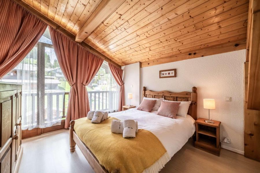 Rent in ski resort 10 room triplex chalet 17 people - Chalet Beauséjour - Morzine - Bedroom