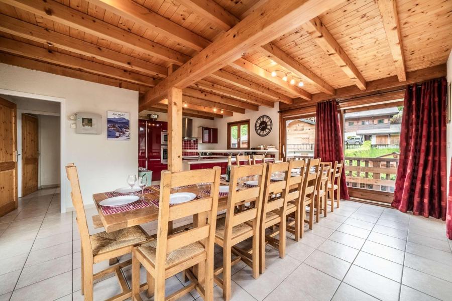 Rent in ski resort 10 room triplex chalet 17 people - Chalet Beauséjour - Morzine - Living room