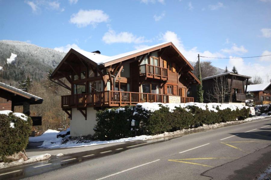 Rent in ski resort 10 room triplex chalet 17 people - Chalet Beauséjour - Morzine - Winter outside