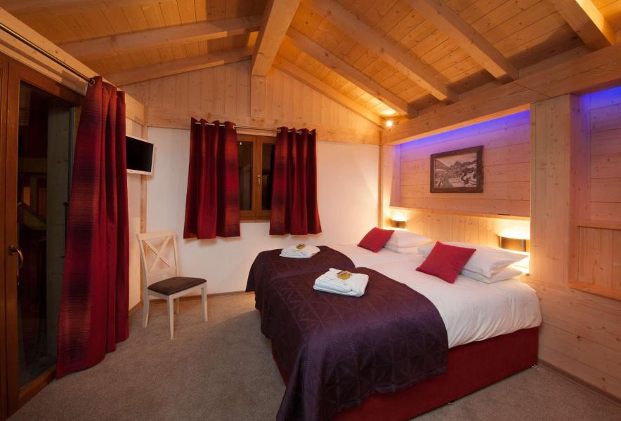 Rent in ski resort 5 room chalet 10 people - Chalet Kaïla - Morzine - Bedroom under mansard
