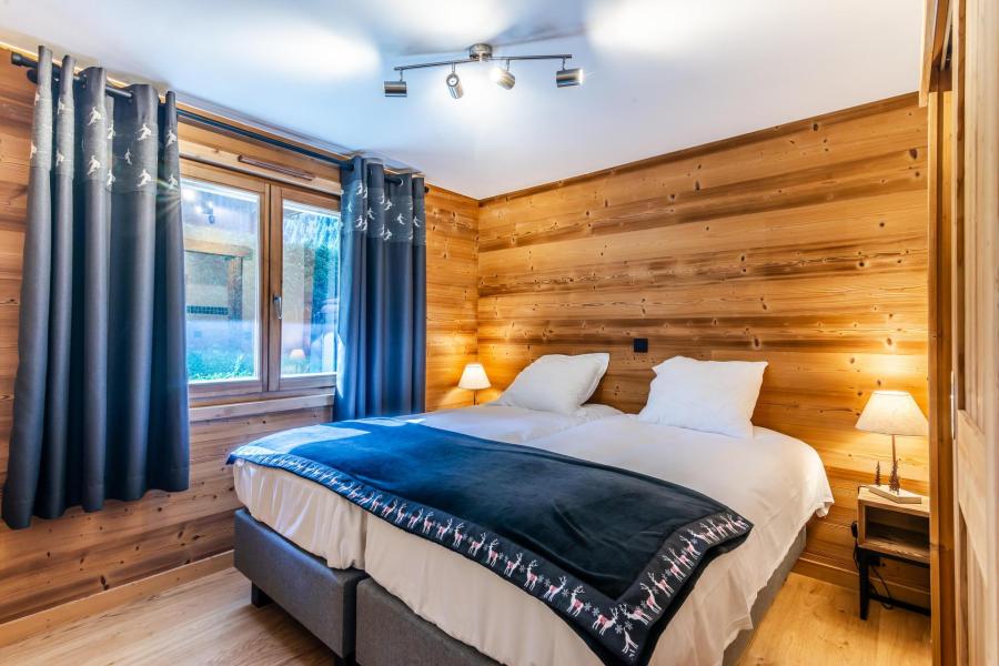 Rent in ski resort Semi-detached 5 room chalet 8 people - Chalet La Passionata - Morzine - Bedroom