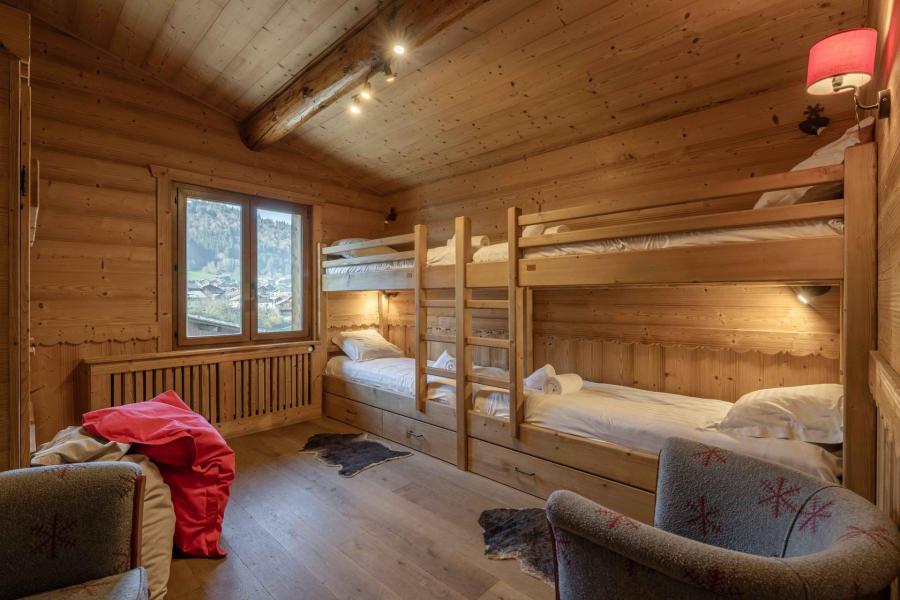 Rent in ski resort 6 room chalet 10 people - Chalet le Blizzard - Morzine - Bedroom