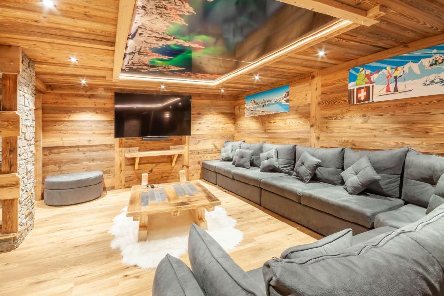 Rent in ski resort 5 room mezzanine chalet 10 people - Chalet le Nordic - Morzine - Living room