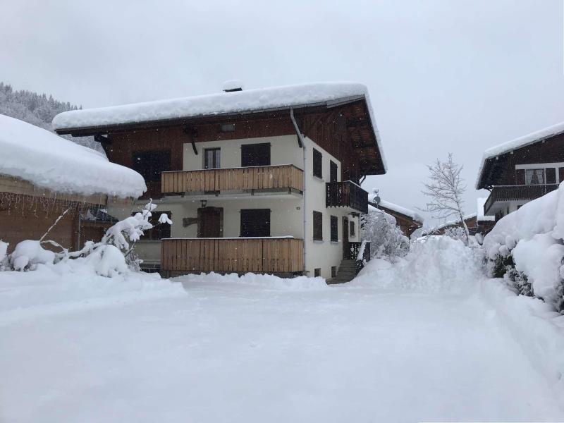 Rent in ski resort Chalet les Triolets - Morzine - Winter outside