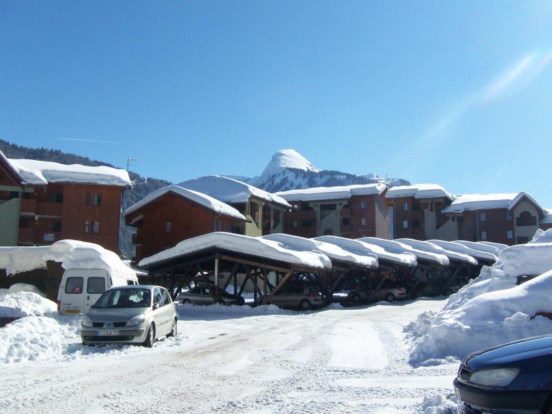 Rent in ski resort Résidence le Jhomarons - Morzine - Winter outside