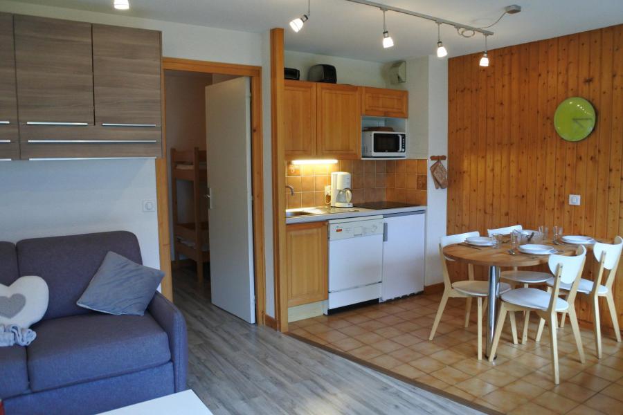 Rent in ski resort Studio sleeping corner 4 people (A4) - Résidence le Picaron - Morzine - Living room