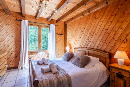 Rent in ski resort 5 room duplex chalet 11 people - Chalet Au Fil de L'Eau - Morzine - Bedroom