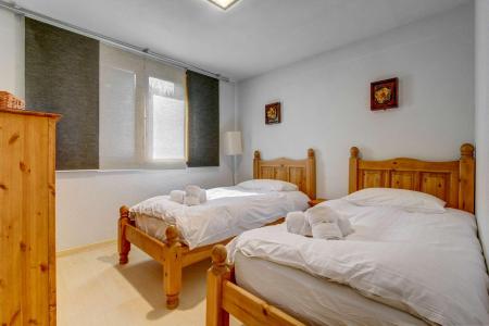 Rent in ski resort 10 room triplex chalet 17 people - Chalet Beauséjour - Morzine - Apartment