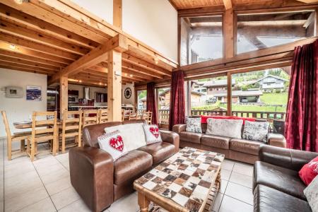 Rent in ski resort 10 room triplex chalet 17 people - Chalet Beauséjour - Morzine - Living room