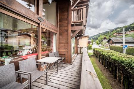 Rent in ski resort 10 room triplex chalet 17 people - Chalet Beauséjour - Morzine - Terrace