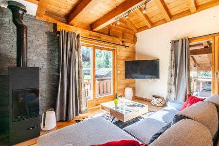 Rent in ski resort Semi-detached 5 room chalet 8 people - Chalet La Passionata - Morzine - Living room