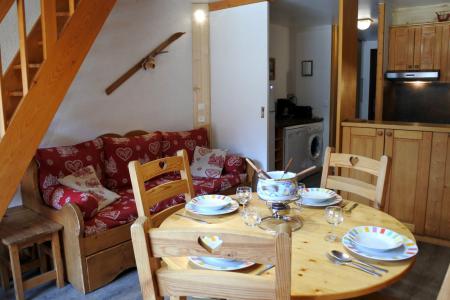 Rent in ski resort 3 room apartment 4 people (1) - Résidence Alp'Airelles - Morzine - Living room