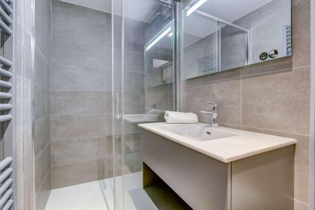 Rent in ski resort 5 room duplex apartment 9 people (B203) - Résidence Echo du Pleney - Morzine - Shower room