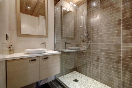 Rent in ski resort 4 room duplex apartment 8 people (4) - Résidence le Hameau des Fés - Morzine - Shower room