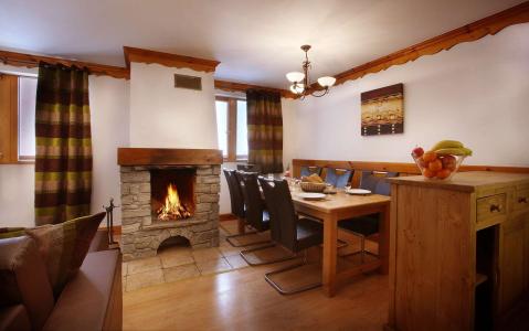 Rent in ski resort Résidence Chalet des Neiges - Oz 3300 - Dining area