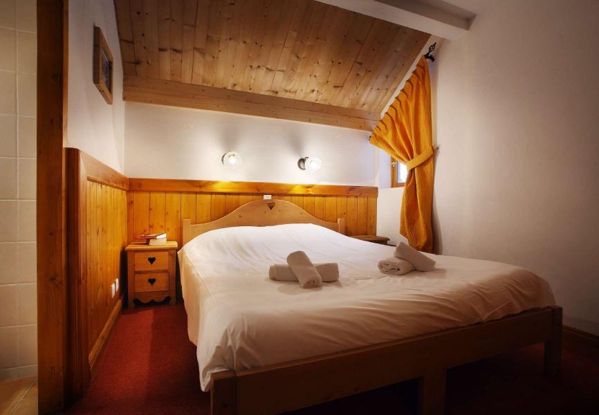 Rent in ski resort Résidence Chalet des Neiges - Oz en Oisans - Bedroom under mansard