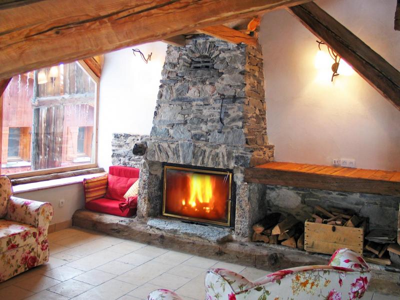 Rent in ski resort Chalet Coeur du Paradis - Peisey-Vallandry - Fireplace