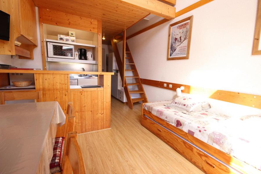 Rent in ski resort Studio mezzanine 5 people (304R) - Résidence Arc en Ciel - Peisey-Vallandry - Living room