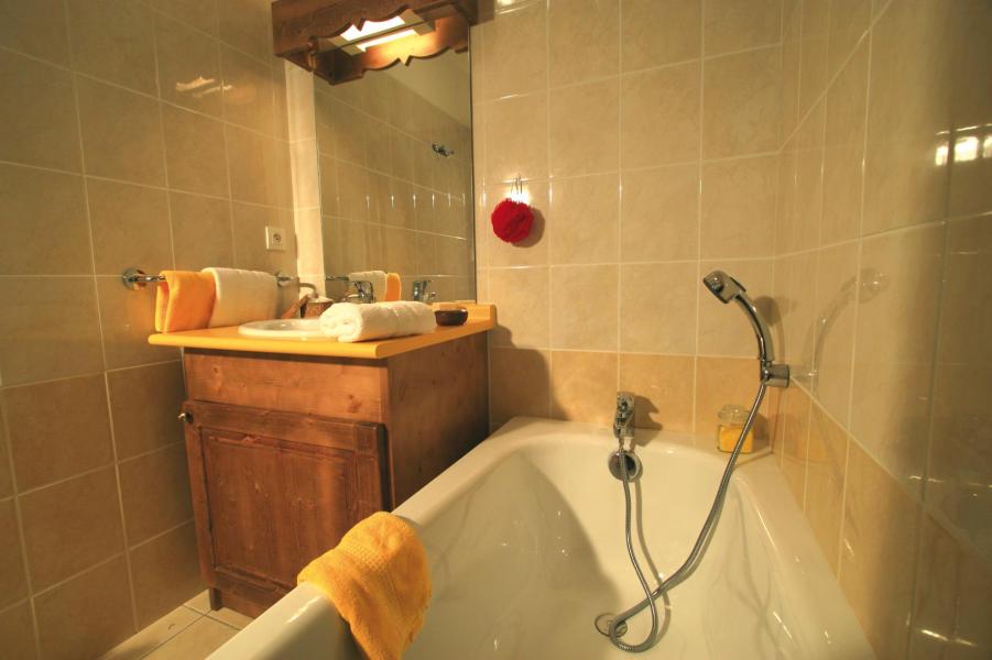 Rent in ski resort Résidence Lagrange l'Arollaie - Peisey-Vallandry - Bathroom