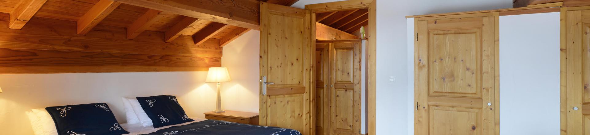 Rent in ski resort Les Chalets des Deux Domaines - Peisey-Vallandry - Double bed