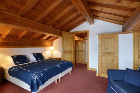 Rent in ski resort Les Chalets des Deux Domaines - Peisey-Vallandry - Double bed