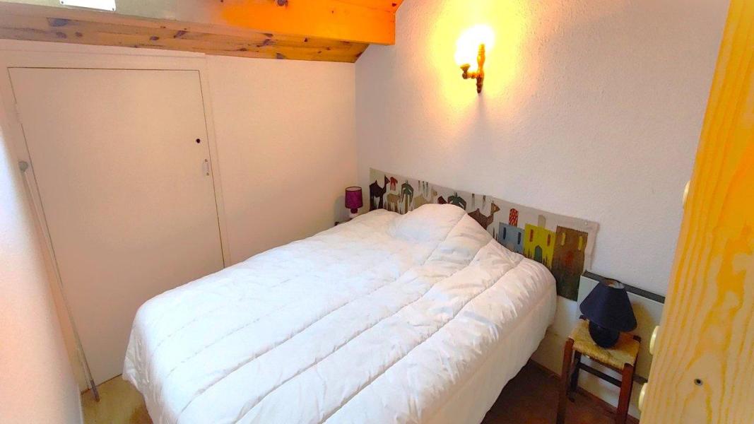 Rent in ski resort 2 room mezzanine apartment 6 people (A11) - Les Dauphinnelles 3 - Pelvoux - Bedroom