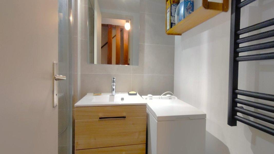 Rent in ski resort 2 room mezzanine apartment 6 people (A11) - Les Dauphinnelles 3 - Pelvoux - Shower room