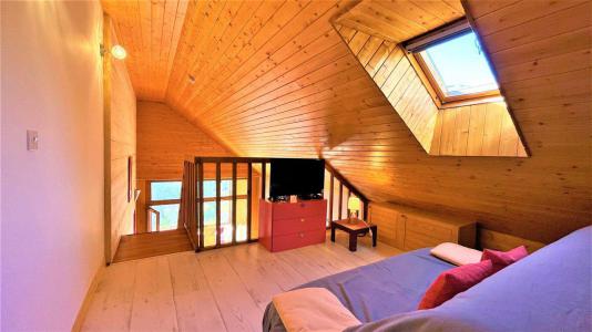 Rent in ski resort 3 room duplex apartment 6 people (VAL03) - La Résidence Valérianes - Pelvoux - Mezzanine under mansard (-1,80 m)