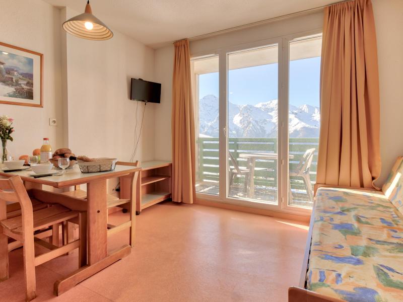 Rent in ski resort Studio cabin 4 people - La Résidence Les Balcons du Soleil - Peyragudes - Living room