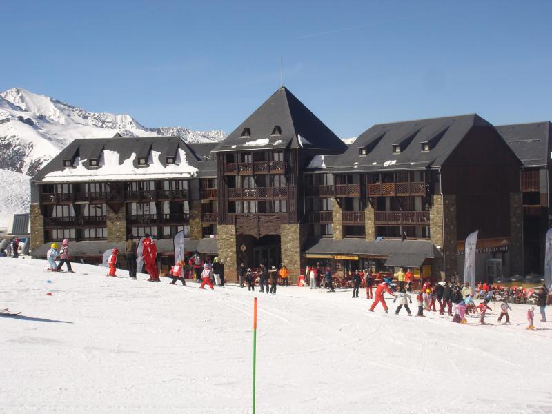 Rent in ski resort Résidence Privilège - Peyragudes - Winter outside