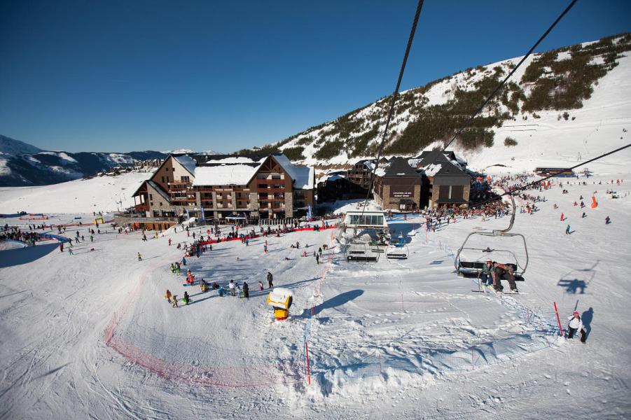 Rent in ski resort Résidence Privilège - Peyragudes - Winter outside