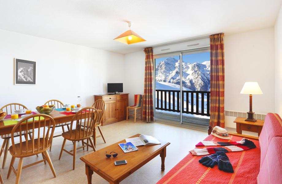 Rent in ski resort Résidence Royal Peyragudes - Peyragudes - Coffee table
