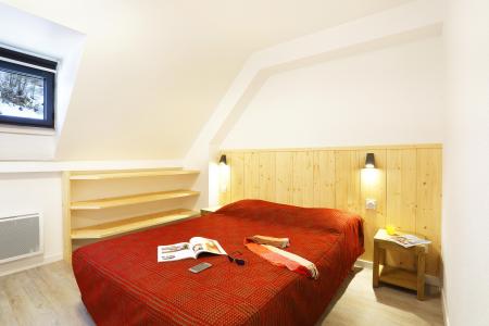 Rent in ski resort Résidence la Soulane - Peyragudes - Bedroom under mansard