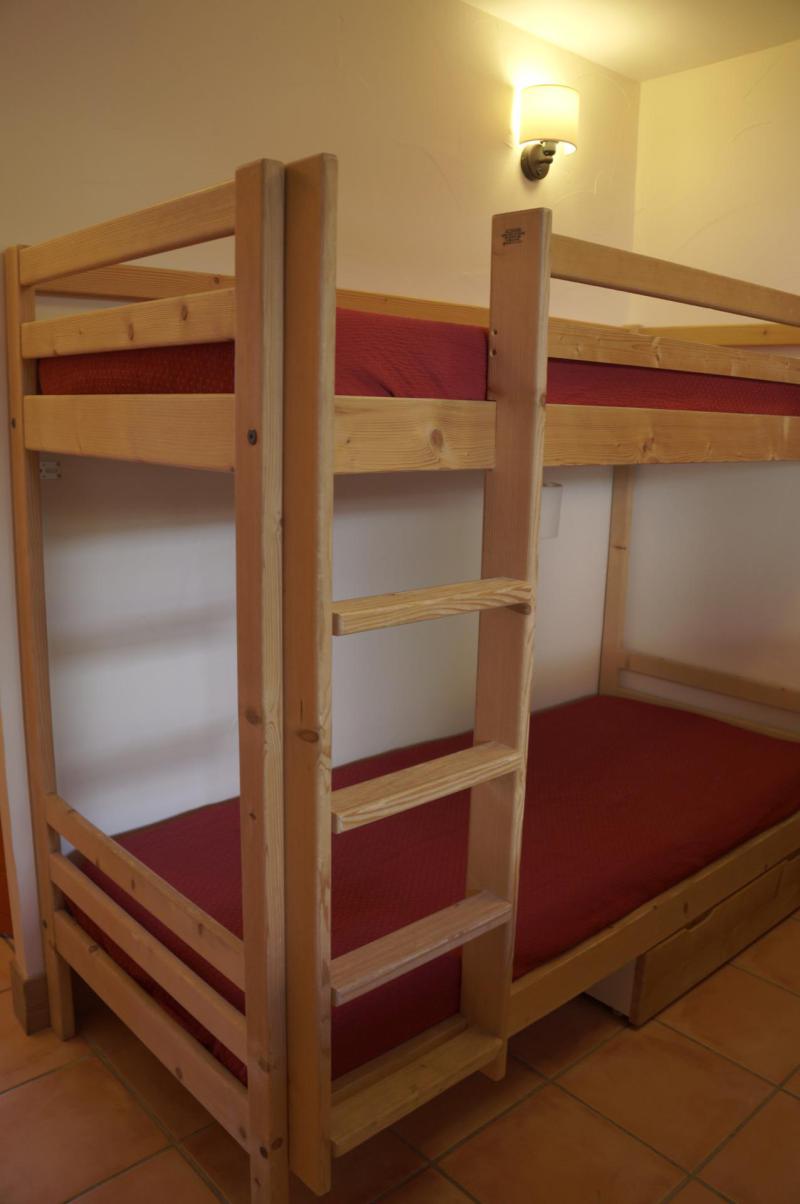 Rent in ski resort 3 room apartment sleeping corner 8 people (E03) - Les Chalets de Praroustan - Pra Loup - Bedroom