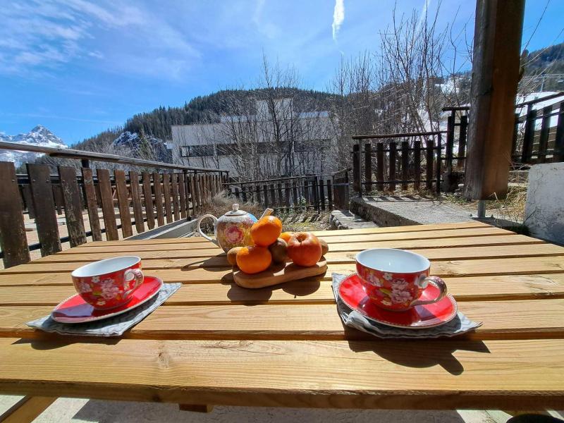 Rent in ski resort Studio mezzanine 4 people (53) - Résidence l'Estelan - Pra Loup - Winter outside