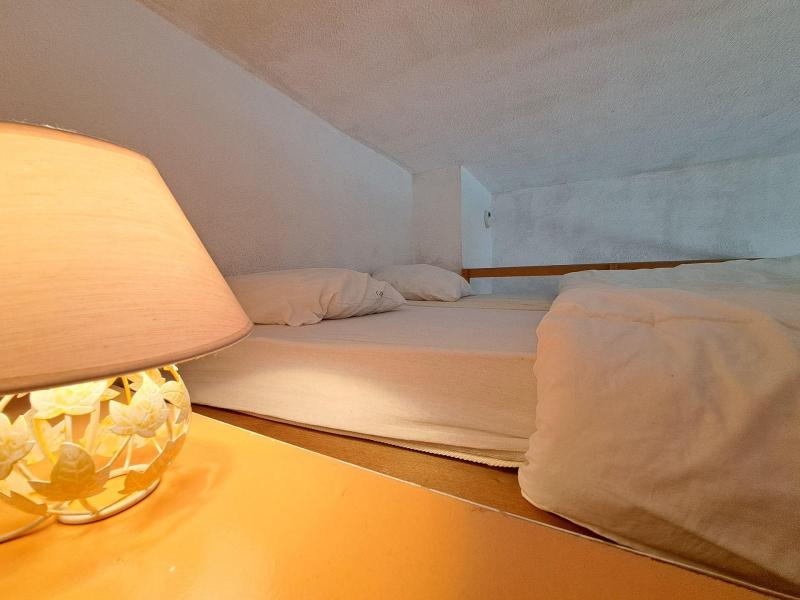Rent in ski resort Studio mezzanine 4 people (53) - Résidence l'Estelan - Pra Loup - Bedroom