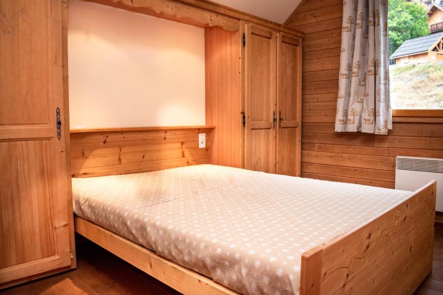 Rent in ski resort Résidence Les Chalets de Praroustan - Pra Loup - Bedroom