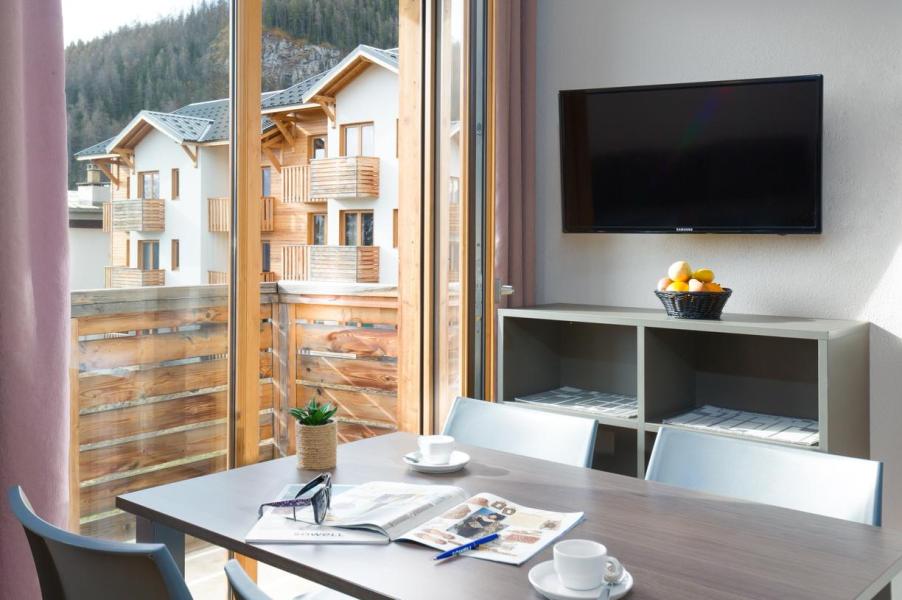 Rent in ski resort Sowell Résidences Pra Loup - Pra Loup - Living room